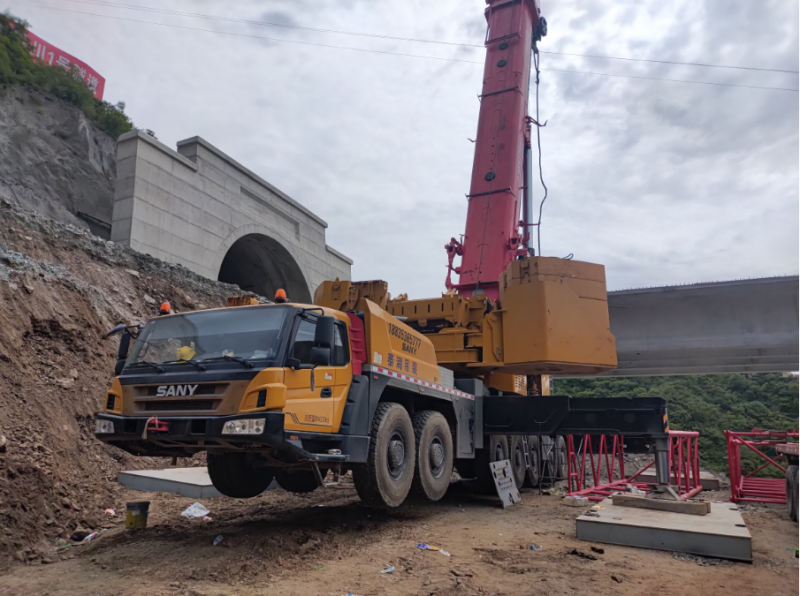 吊車奔馳發(fā)動(dòng)機(jī)機(jī)油尺管冒機(jī)油怎么辦？